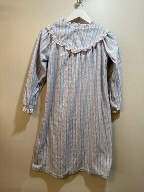 Lanz Girls Flannel Blue Pink Floral Nightgown Eyelet Lace Detail Size M (7/8)
